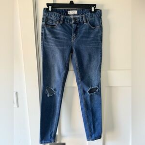 FREE PEOPLE | Distressed/Ripped blue denim jeans | size 26
